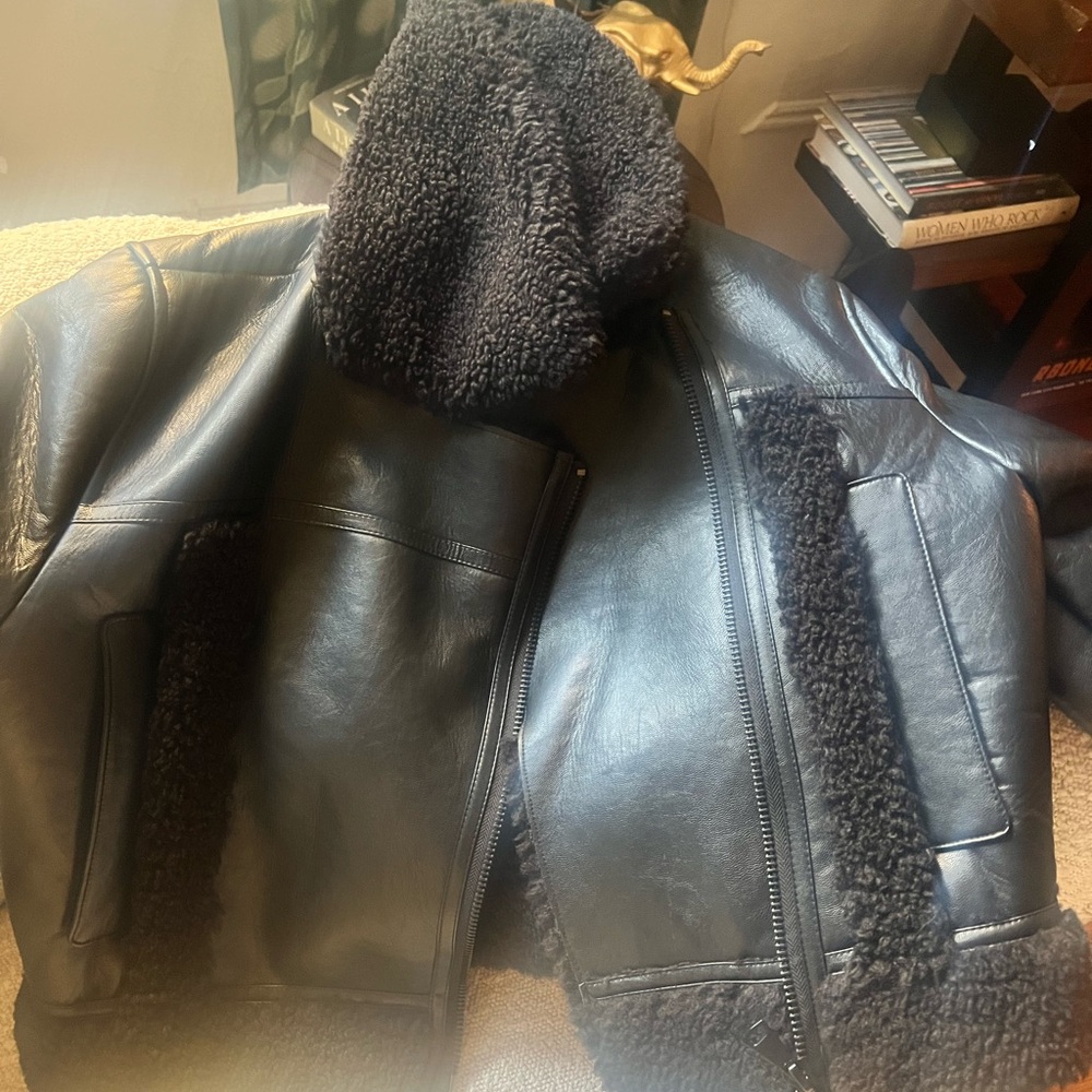 Apparis Black Shearling Jacket - Picture 5 of 6